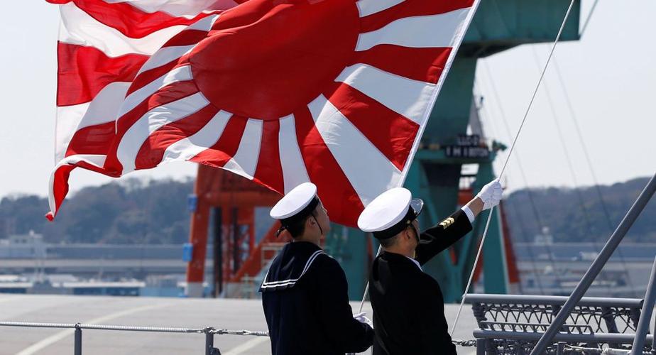 法国阅兵式上撞车算啥, 这面"旭日旗"让韩媒怒了